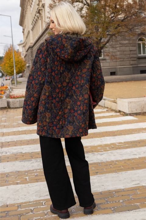 Дамско синьо преходно яке с качулка и флорален принт в червено и кафяво