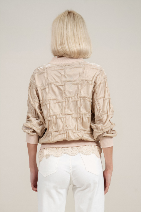Дамско тънко яке в бежово с цип и релефна текстура