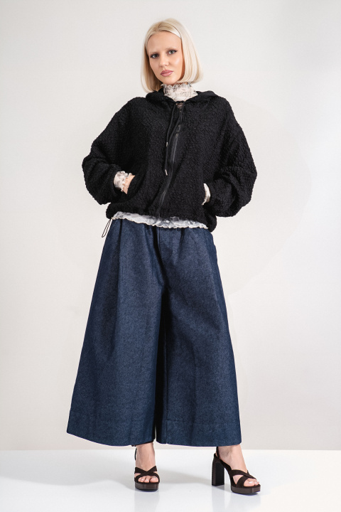 Дамско тънко яке в черно с намачкан ефект