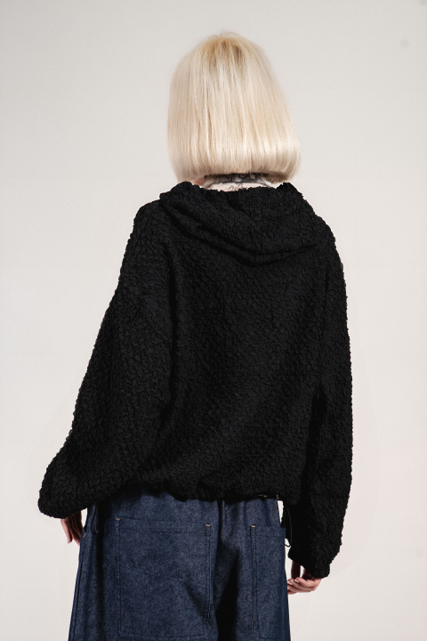 Дамско тънко яке в черно с намачкан ефект