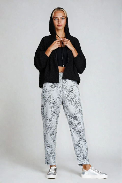 Дамско тънко яке в черно с намачкан ефект