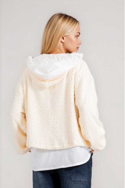 Дамско тънко яке в цвят екрю с намачкан ефект