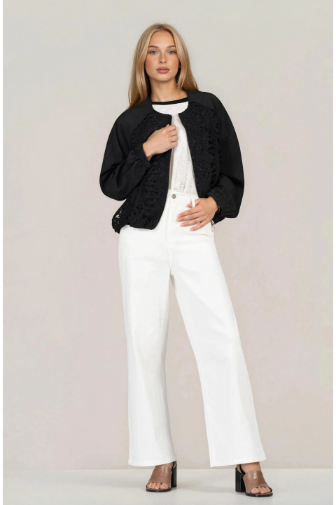 Дамско яке с декоративна дантела в черно с цип и свободна кройка