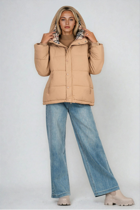 Дамско зимно яке в бежово със свалящи се ръкави и кариран акцент