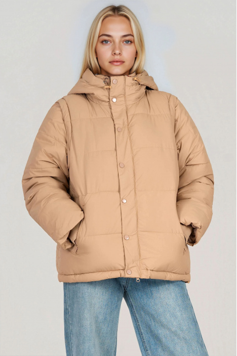 Дамско зимно яке в бежово със свалящи се ръкави и кариран акцент