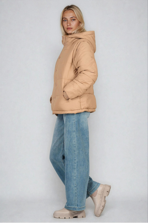 Дамско зимно яке в бежово със свалящи се ръкави и кариран акцент