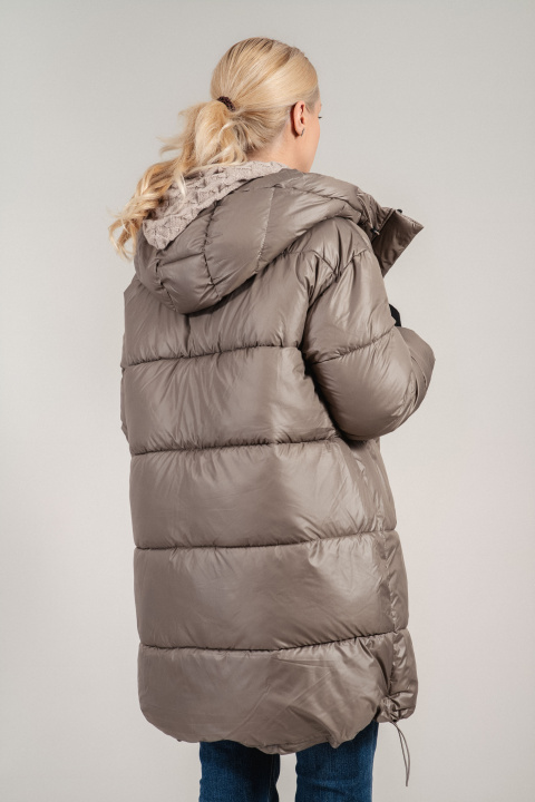 Дамско зимно яке в цвят визон с черен ластик на ръкавите и качулка