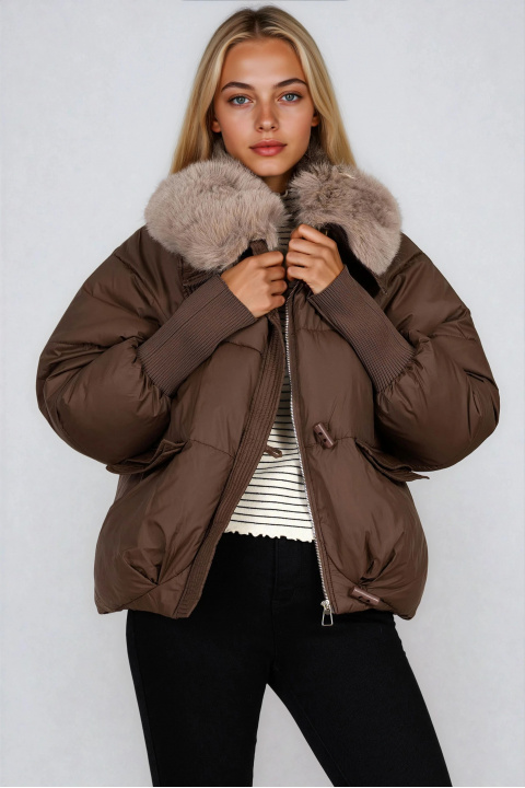 Дамско зимно яке в кафяво със сваляща се пухена яка
