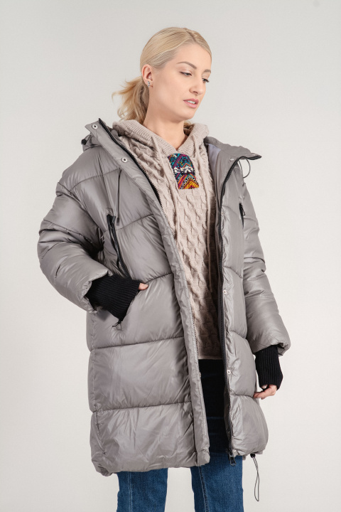 Дамско зимно яке в сив цвят с черен ластик на ръкавите и качулка