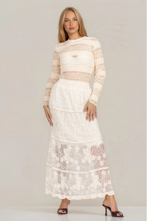 Дълга пола в цвят екрю с релефна бродерия и къса подплата
