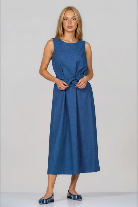 Дълга рокля от лен в синьо с връзка на гърба и колан