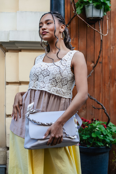 Дълга рокля с многослоен дизайн и свободна кройка