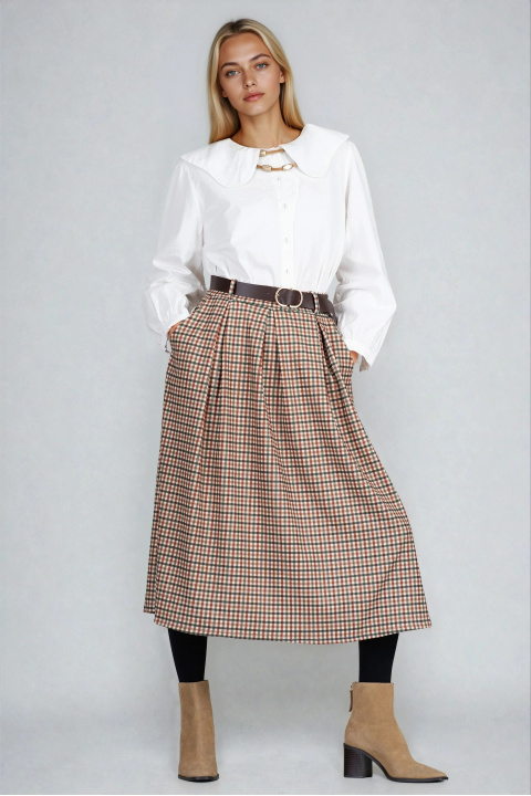 Карирана пола в бежово и зелено с кожен колан