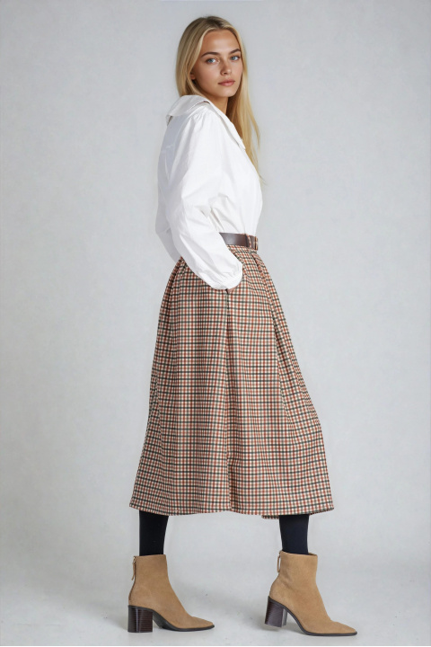 Карирана пола в бежово и зелено с кожен колан