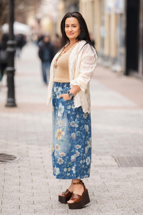 МАКИ жилетка в цвят екрю с дантела и флорална бродерия