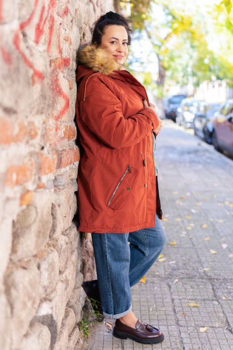 МАКСИ зимно яке тип парка в цвят керемида с качулка и топла подплата