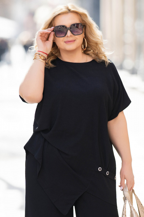 МАКСИ асиметрична туника в черно декорирана с копчета с камъни