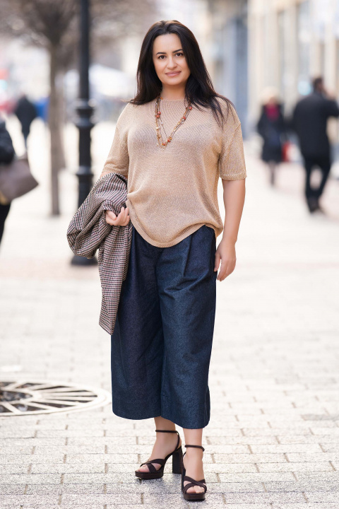 Макси блуза от фино плетиво в бежово с нишка ламе