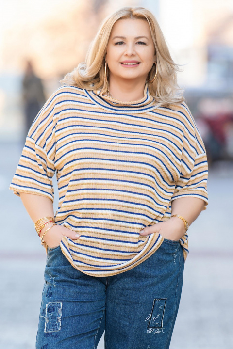 МАКСИ блуза от фино плетиво в бежово с райран синьо-бял принт и нишка ламе