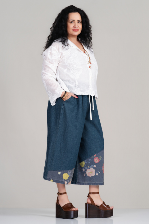 МАКСИ блуза от памук в бяло с бродерия и качулка