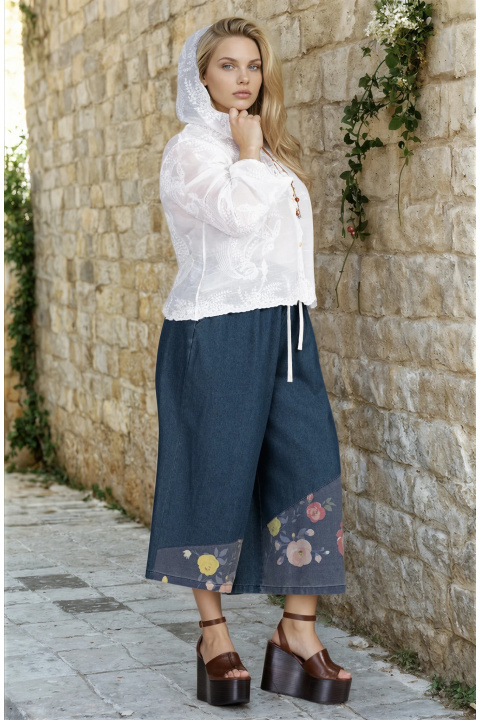 МАКСИ блуза от памук в бяло с бродерия и качулка