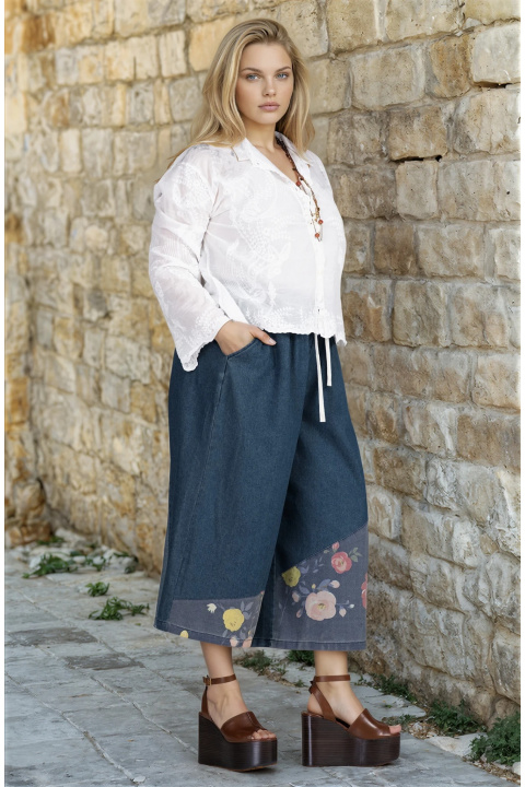 МАКСИ блуза от памук в бяло с бродерия и качулка