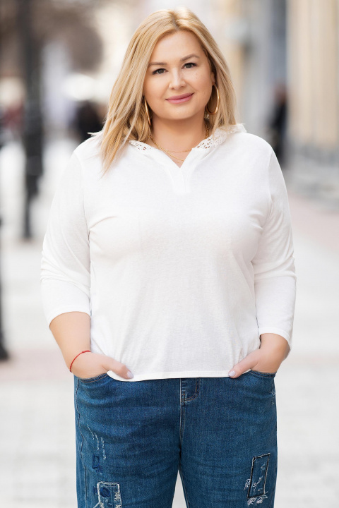 МАКСИ блуза от памук в бяло с дантелена качулка