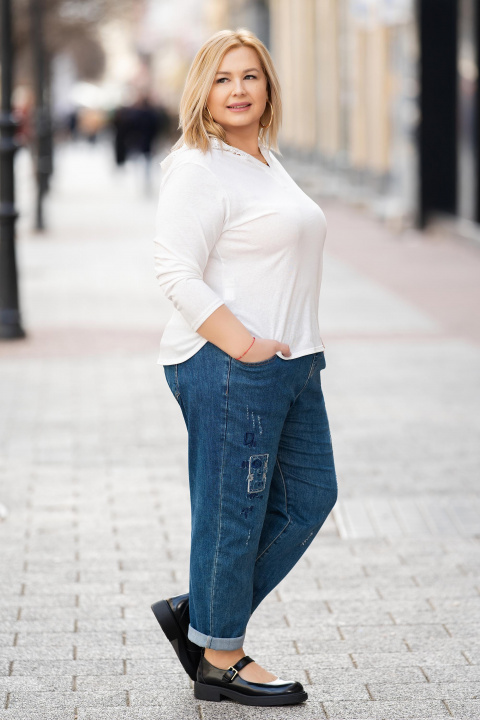 МАКСИ блуза от памук в бяло с дантелена качулка