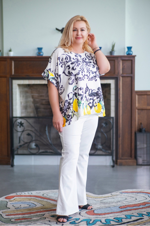 МАКСИ сатенирана блуза в цвят шампанско с етно орнаменти