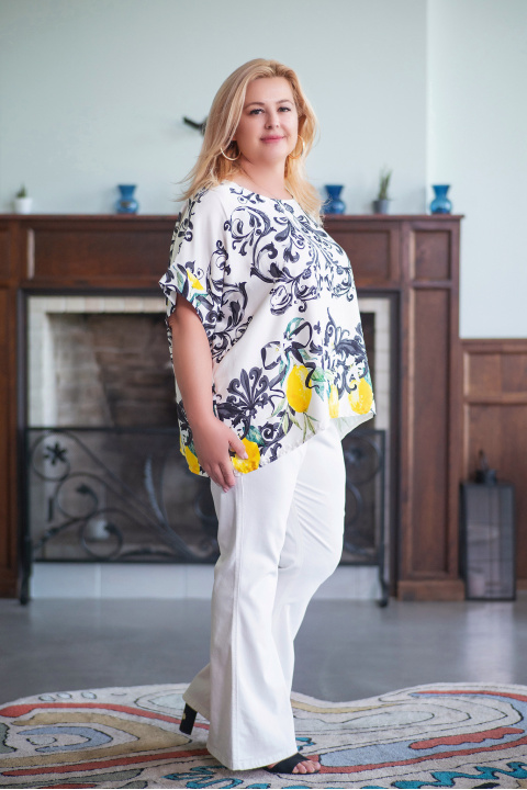 МАКСИ сатенирана блуза в цвят шампанско с етно орнаменти