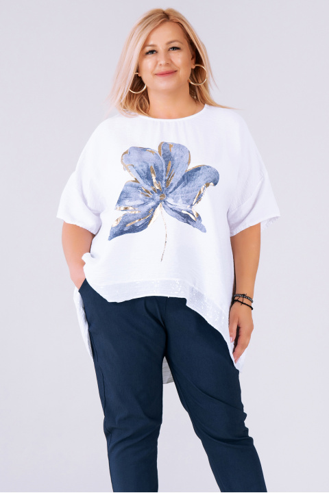 МАКСИ блуза от вискоза в бяло с принт цвете в тъмносиньо и златисто