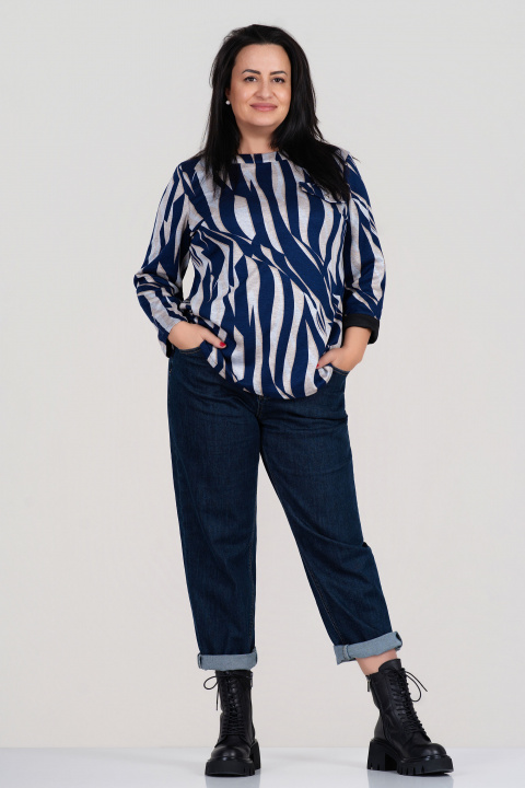 Макси блуза от вискоза в тъмносиньо с бежов принт и декоративен джоб