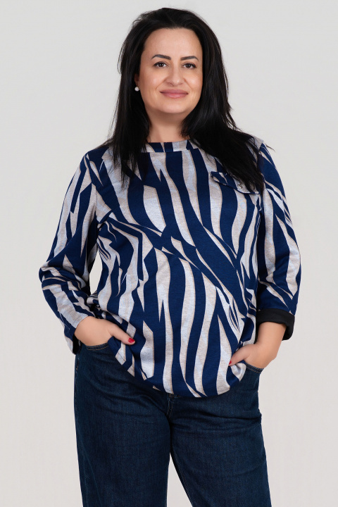 Макси блуза от вискоза в тъмносиньо с бежов принт и декоративен джоб