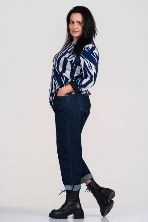 Макси блуза от вискоза в тъмносиньо с бежов принт и декоративен джоб