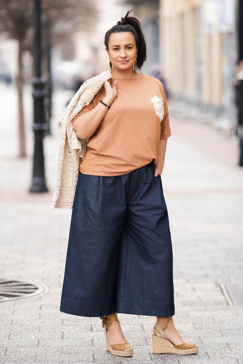 Макси блуза с ламе в карамелен цвят с декоративен джоб