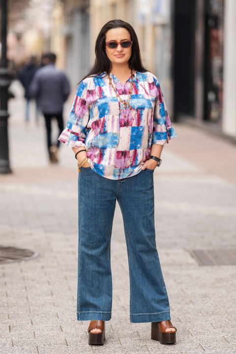 Макси блуза със свободна кройка и абстрактен принт в розово и синьо