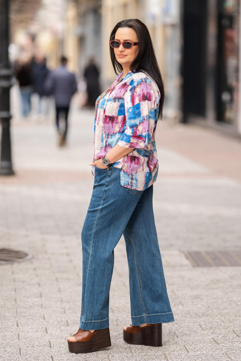 Макси блуза със свободна кройка и абстрактен принт в розово и синьо