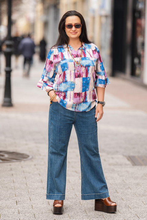 Макси блуза със свободна кройка и абстрактен принт в розово и синьо