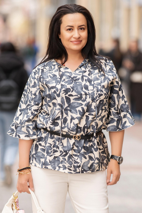 Макси блуза със свободна кройка с принт листа в тъмно синьо