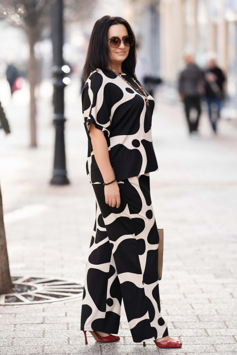 Макси блуза в бежово с черен принт