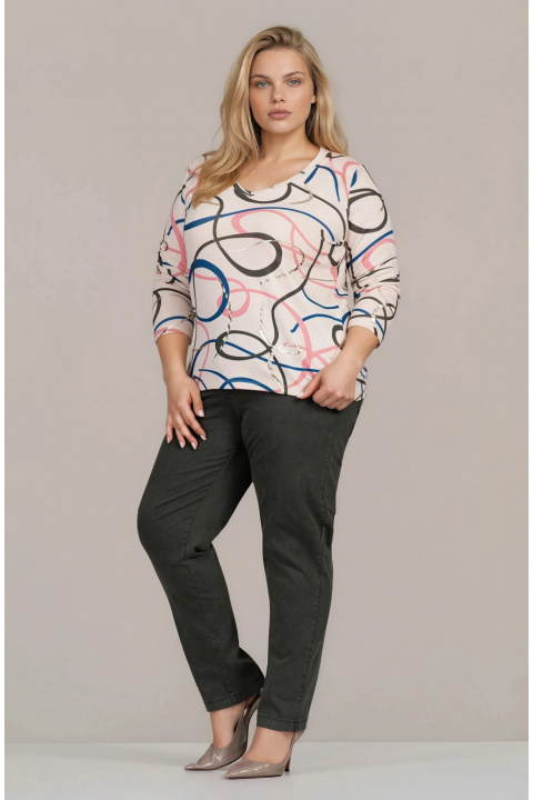 МАКСИ блуза в бежово с остро деколте и геометричен принт в розово, синьо и златисто