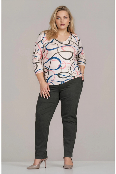 МАКСИ блуза в бежово с остро деколте и геометричен принт в розово, синьо и златисто