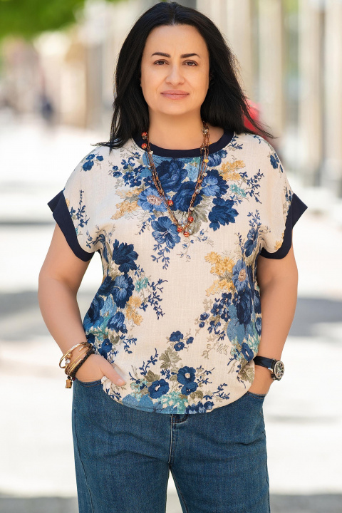 Макси блуза в бежово със син флорален принт и свободна кройка