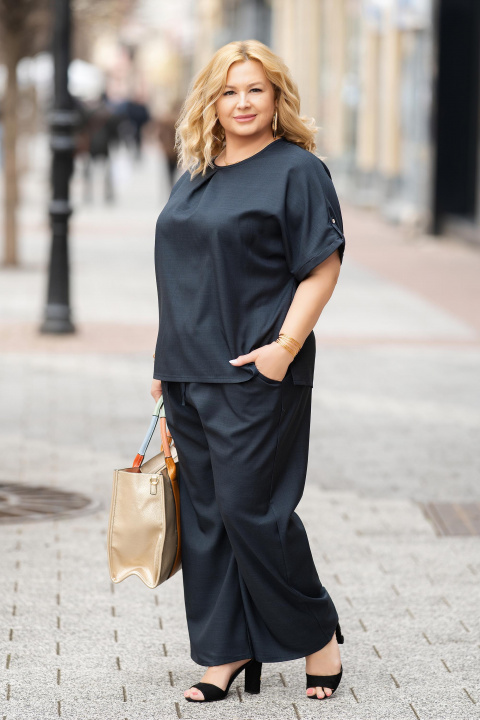 Макси блуза в черно с обло деколте и свободна кройка