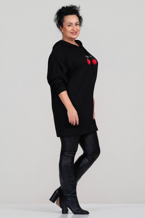 МАКСИ блуза в черно тип суитшърт с модерна апликация с черешки