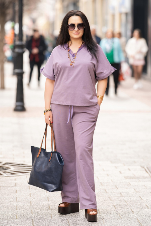 МАКСИ блуза в лилаво с остро деколте и декоративна дантела