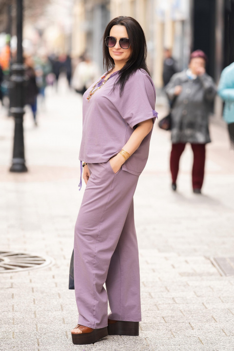 МАКСИ блуза в лилаво с остро деколте и декоративна дантела