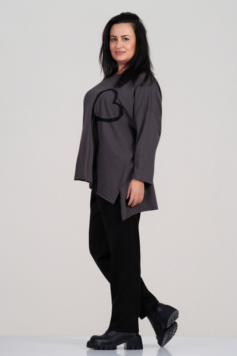 Макси блуза в сиво с бродирано сърце и връзки