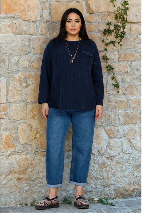 МАКСИ блуза в тъмносиньо от плътна релефна материя с декоративен джоб с капак