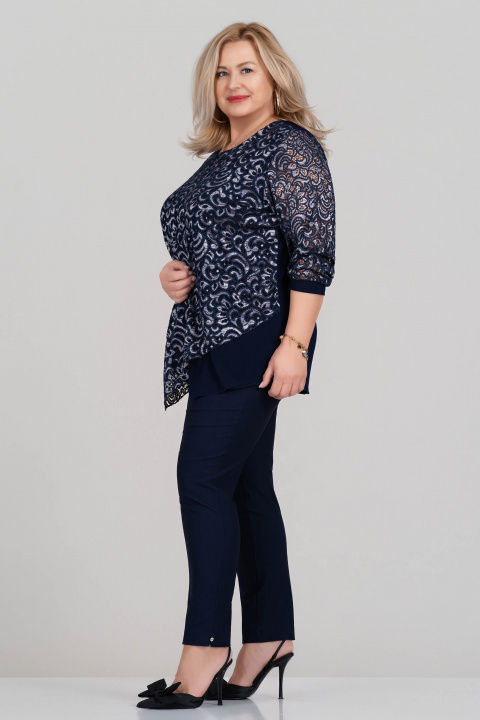 Макси блуза в тъмносиньо с ефектна дантела и асиметрична дължина